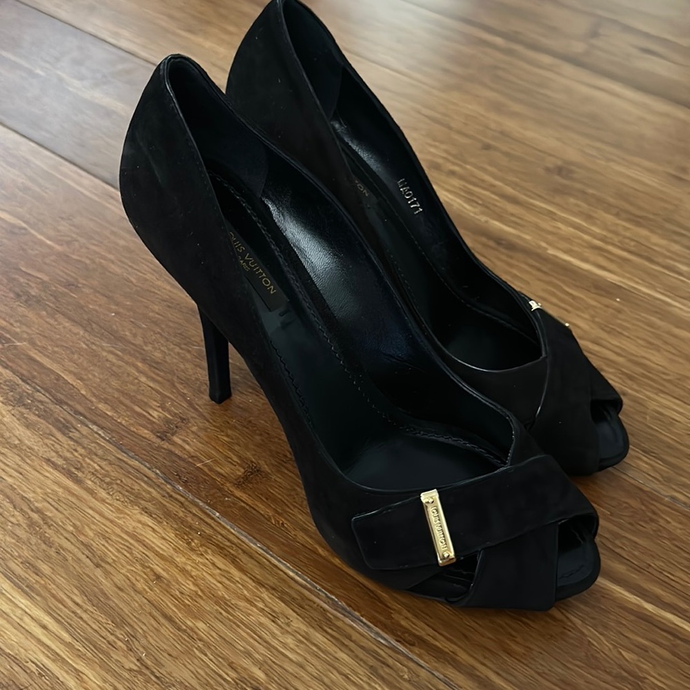 Louis Vuitton pumps, 37.5